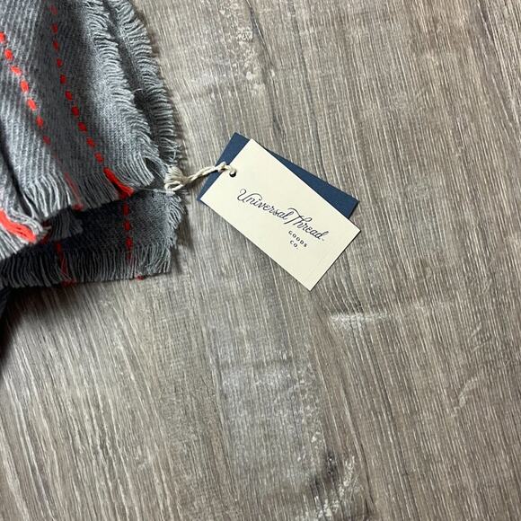 Universal Thread Women's Gray Striped Oblong Scarf - NWT - Picture 2 of 3